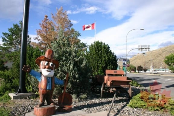 heritage farm equipment downtown welcome sign 001