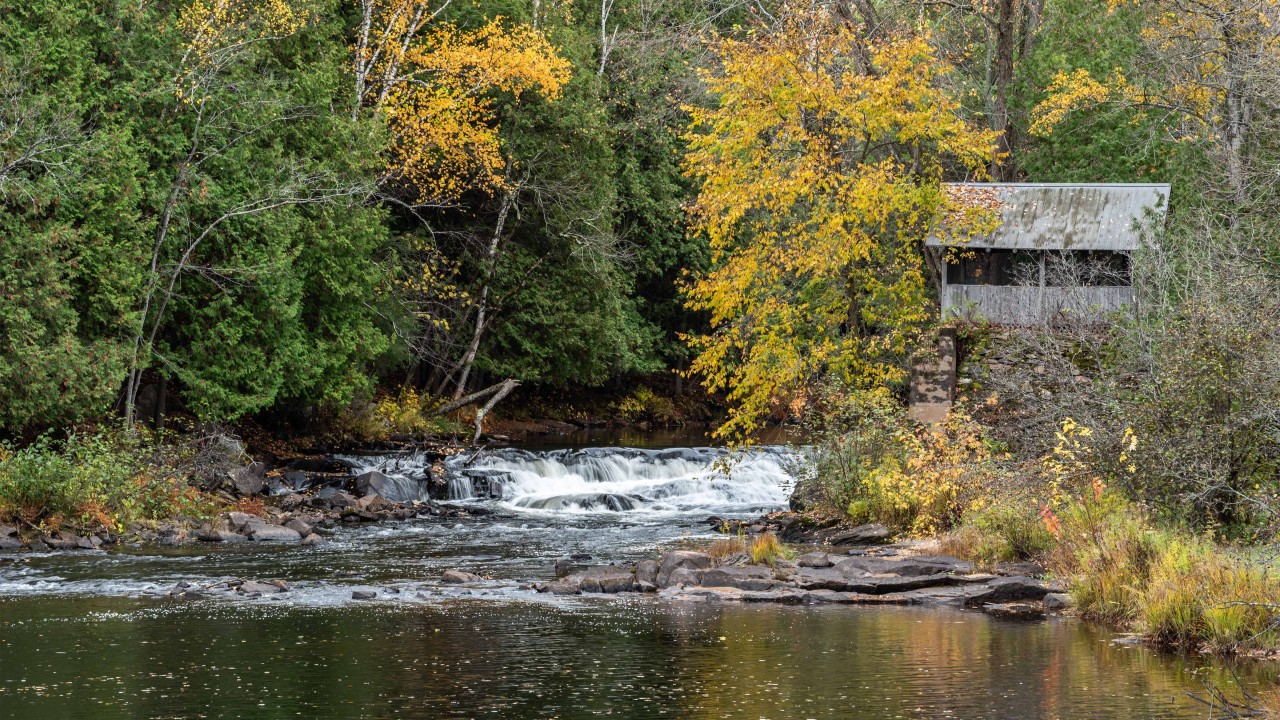 Haultian Cascade On Eels Creek - Haultian Cascade can be seen from the highway and there is now a small parking lot just South of Apsley