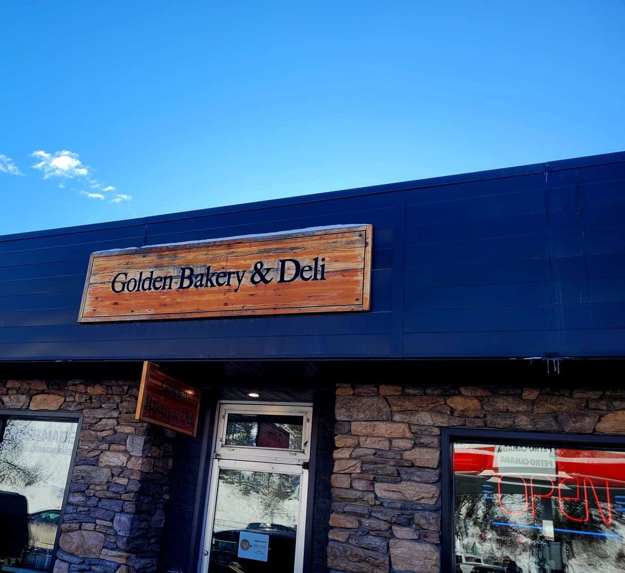 Golden Bakery & Deli - Golden B.C. Canada - Serving the mountain town of Golden, B.C. for over 50 years the Golden Bakery & Deli is a family owned & operated business. Delicious menu items sure to please the whole family. Eat in or Take-Out 