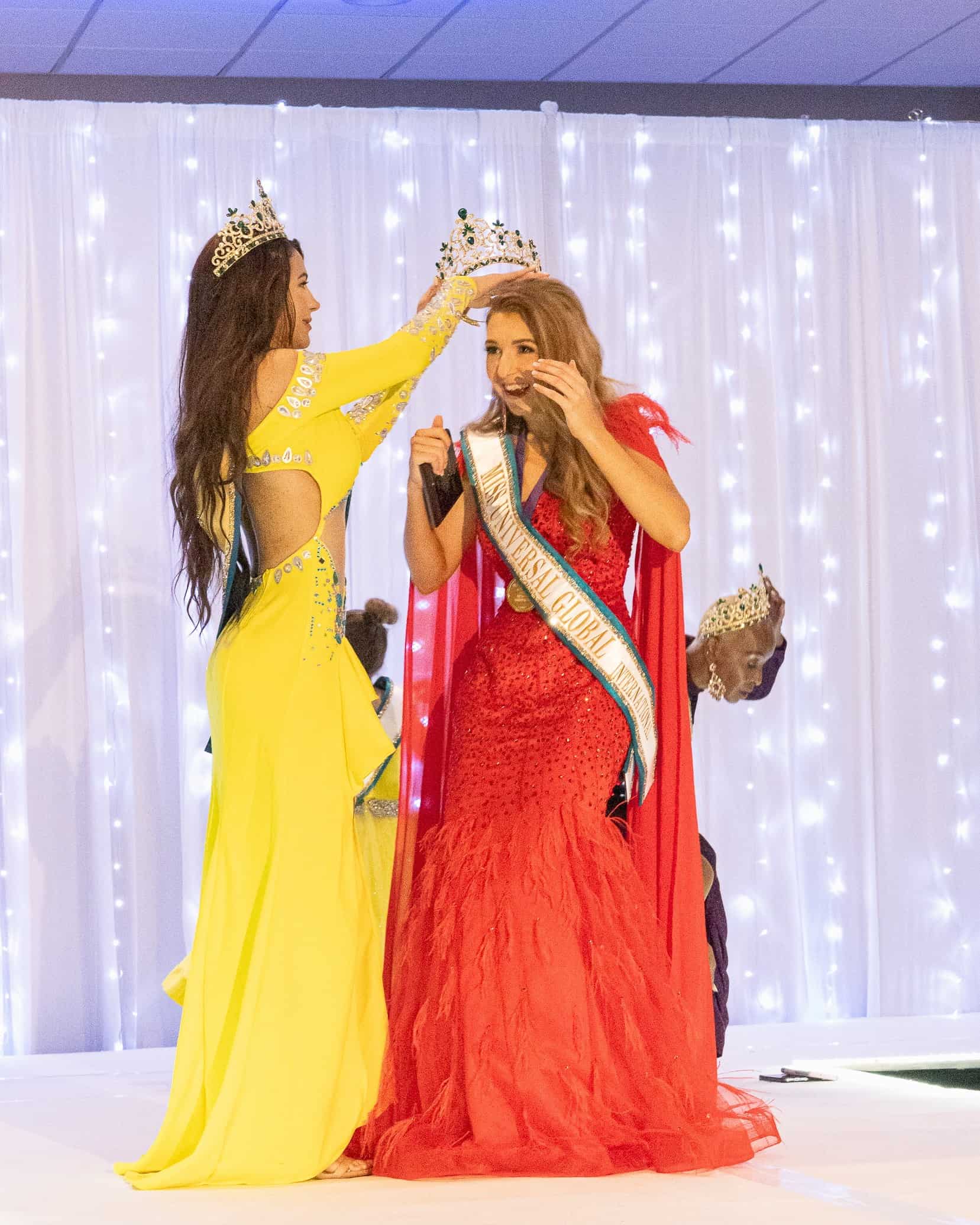 Samantha Sewell Miss Universal Global 2024 getting crowned